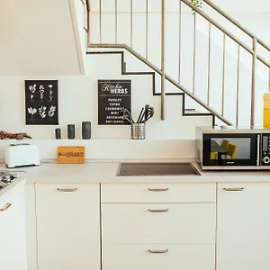https://fantastic-loft-with-balcony.find-berlin-hotels.com